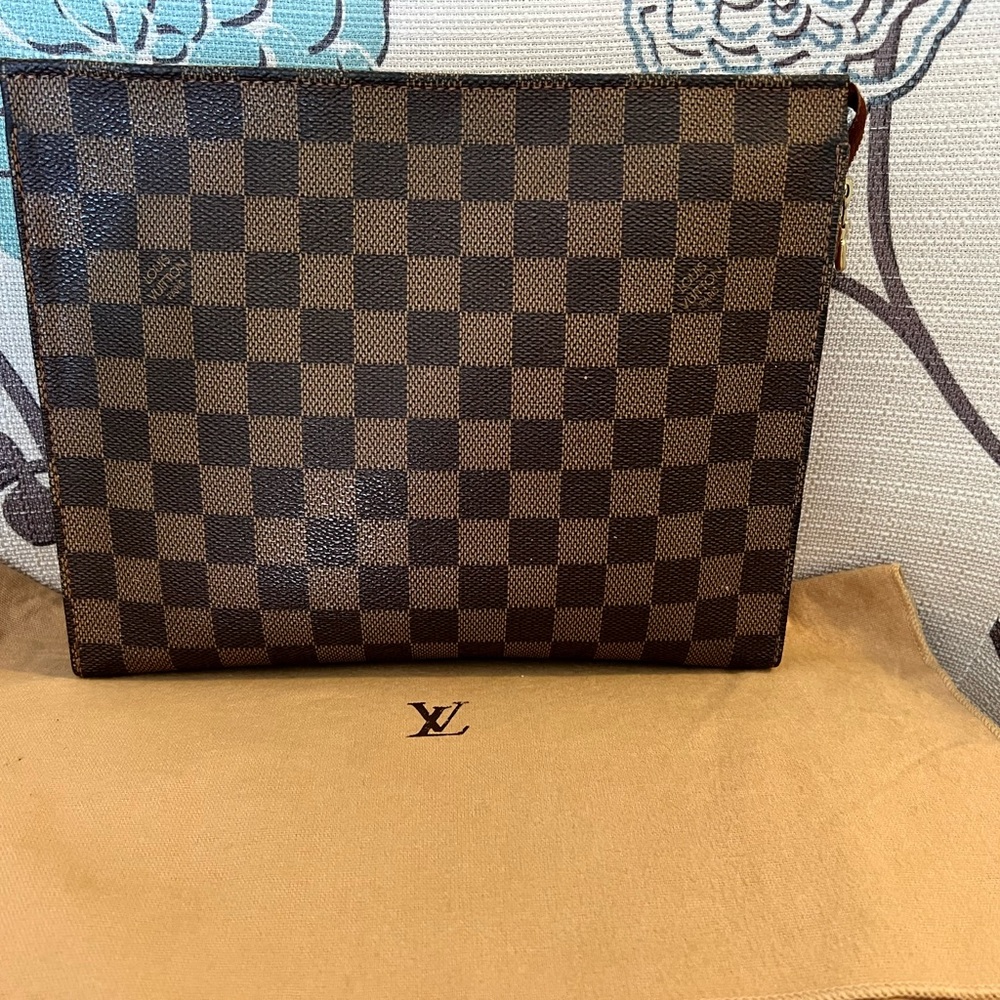 Louis Vuitton toiletry 26 Damier Ebene Pouch Limited edition/authentic